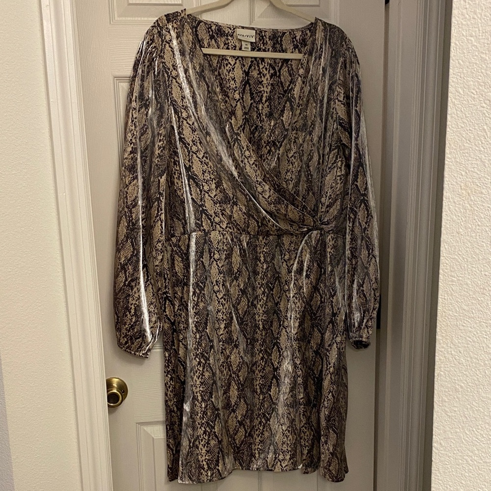NWOT Ava & Viv Long Sleeve Snake Pattern Dress
